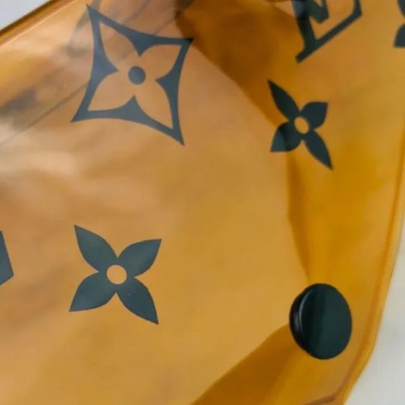 AUTHENTIC LOUIS VUITTON CLEAR MONOGRAM POUCH EMBOSSED - Picture 11 of 12